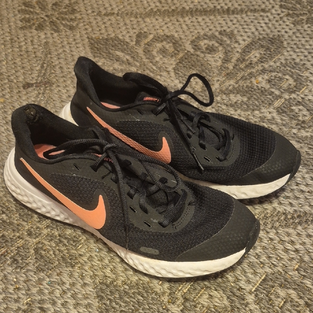 Nike Black and Pink Athletic Shoes with Lace-Up Design